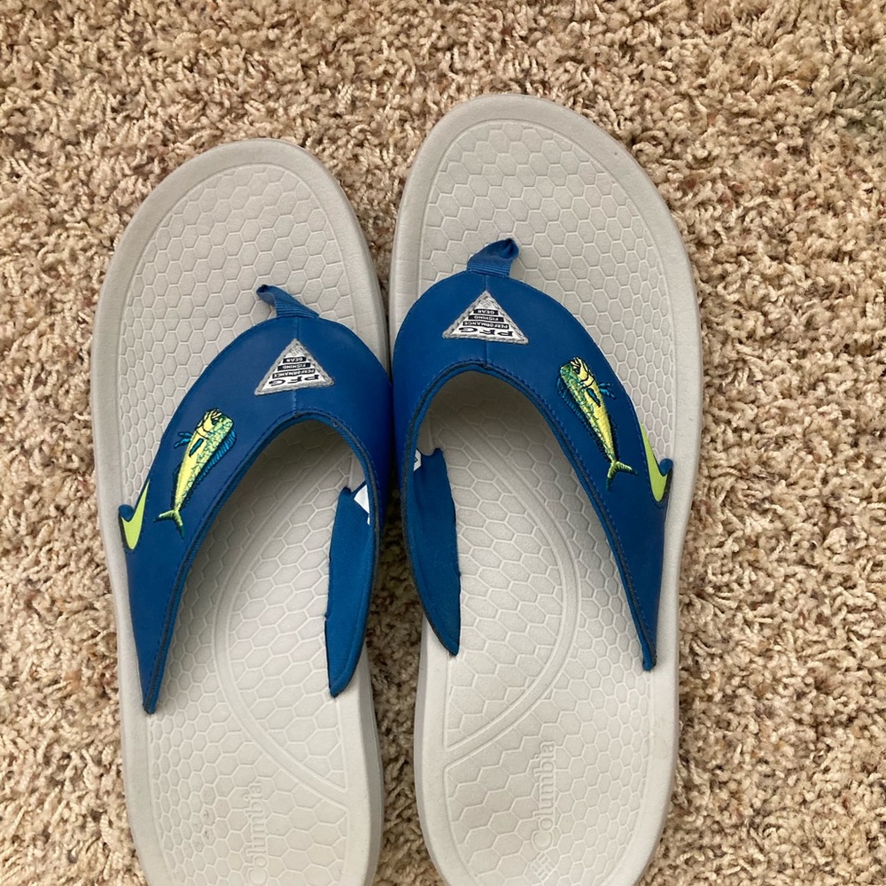 Mens size 11 Columbia flip flops